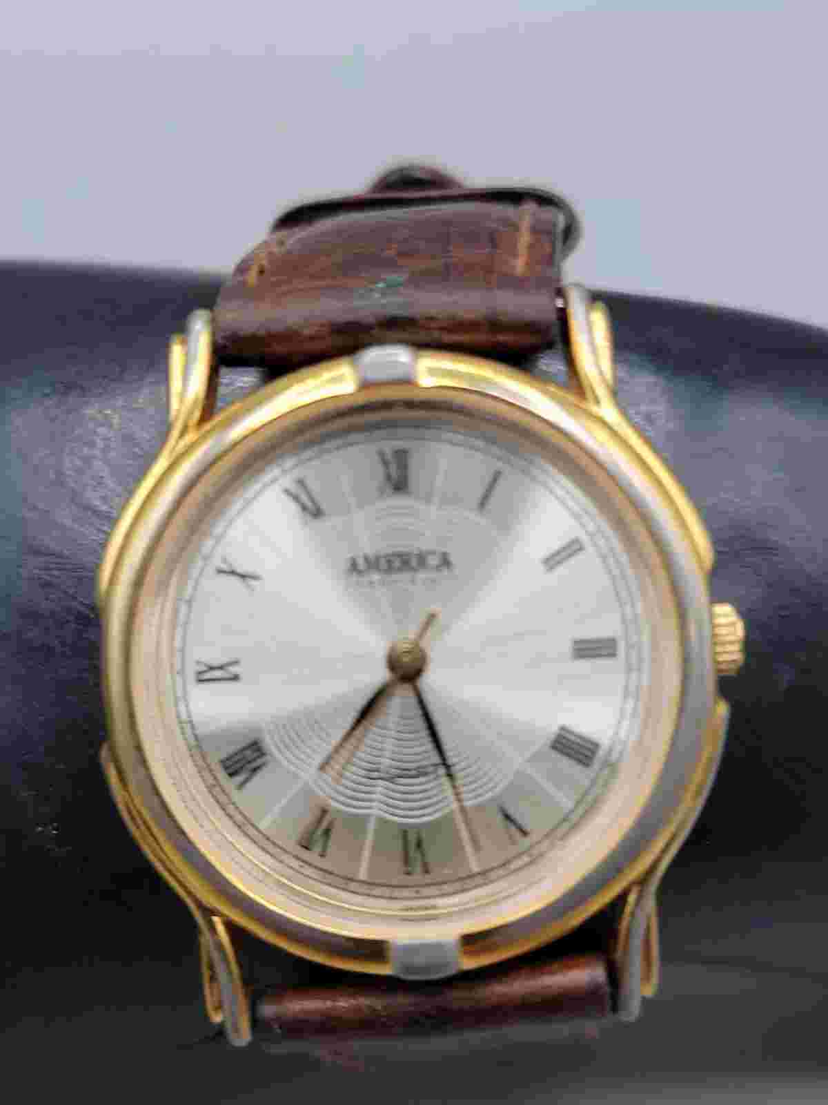 Vintage Perry Ellis America Unisex Quartz Watch 7.75" Brown Leather Band 32mm