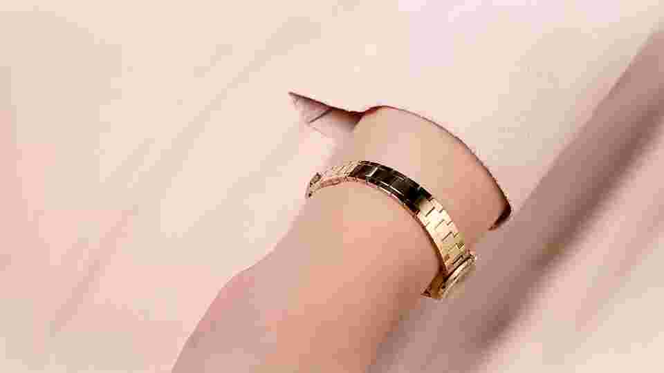 Vintage Soviet CHAIKA Women's Watch: Gold-Plated Mechanical Wristwatch