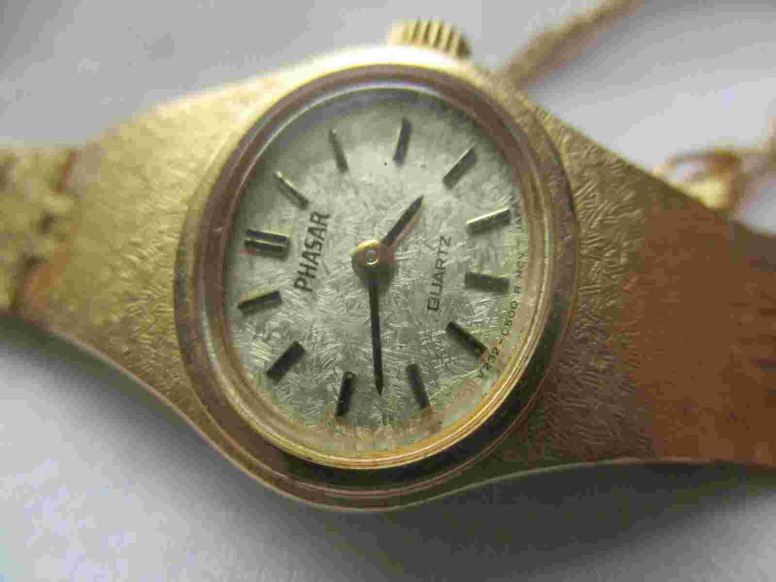 Phasar Wristwatch Gold Tone Bracelet Band Oval Shaped Face Elegant