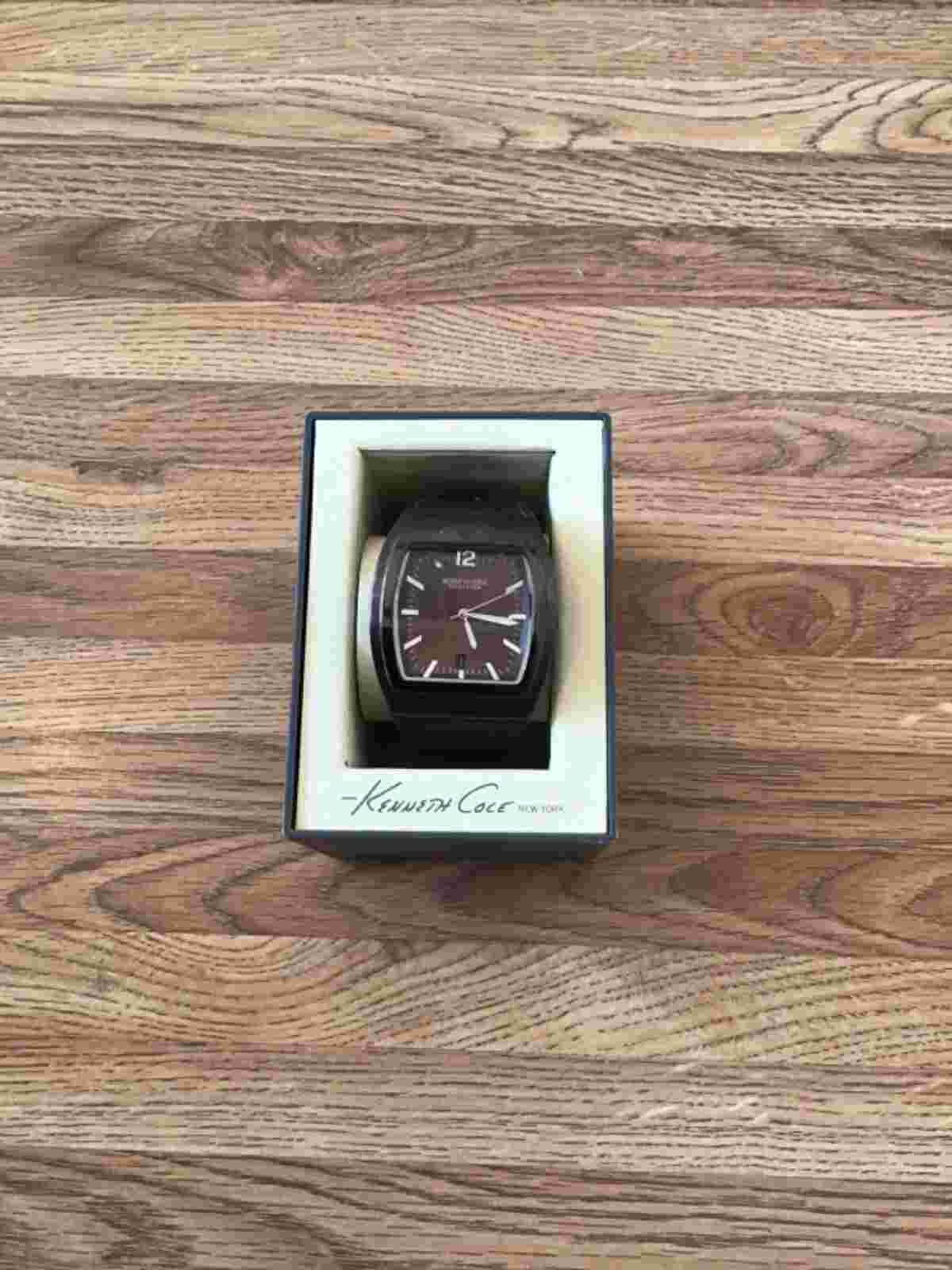 Men´S Kenneth Cole Reaction Model KC1214 Quartz 36 MM Watch