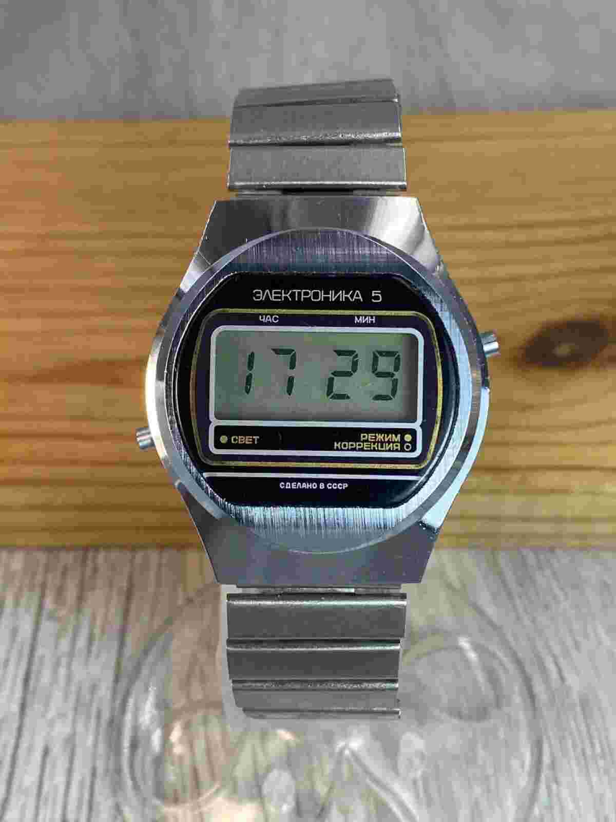 Elektronika 5 Dark LCD Digital vintage quartz Soviet Era mens watch USSR