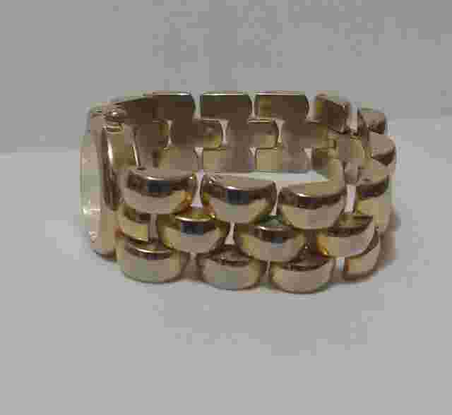Becora Gold Tone Womans Watch Prevue Timewear V3020