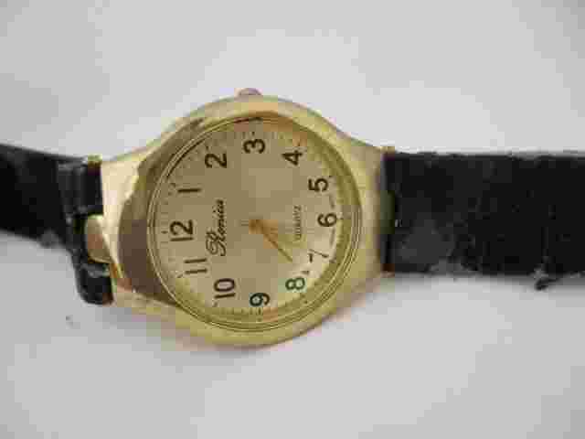 Ronica Women's Analog Watch Black Buckle Band