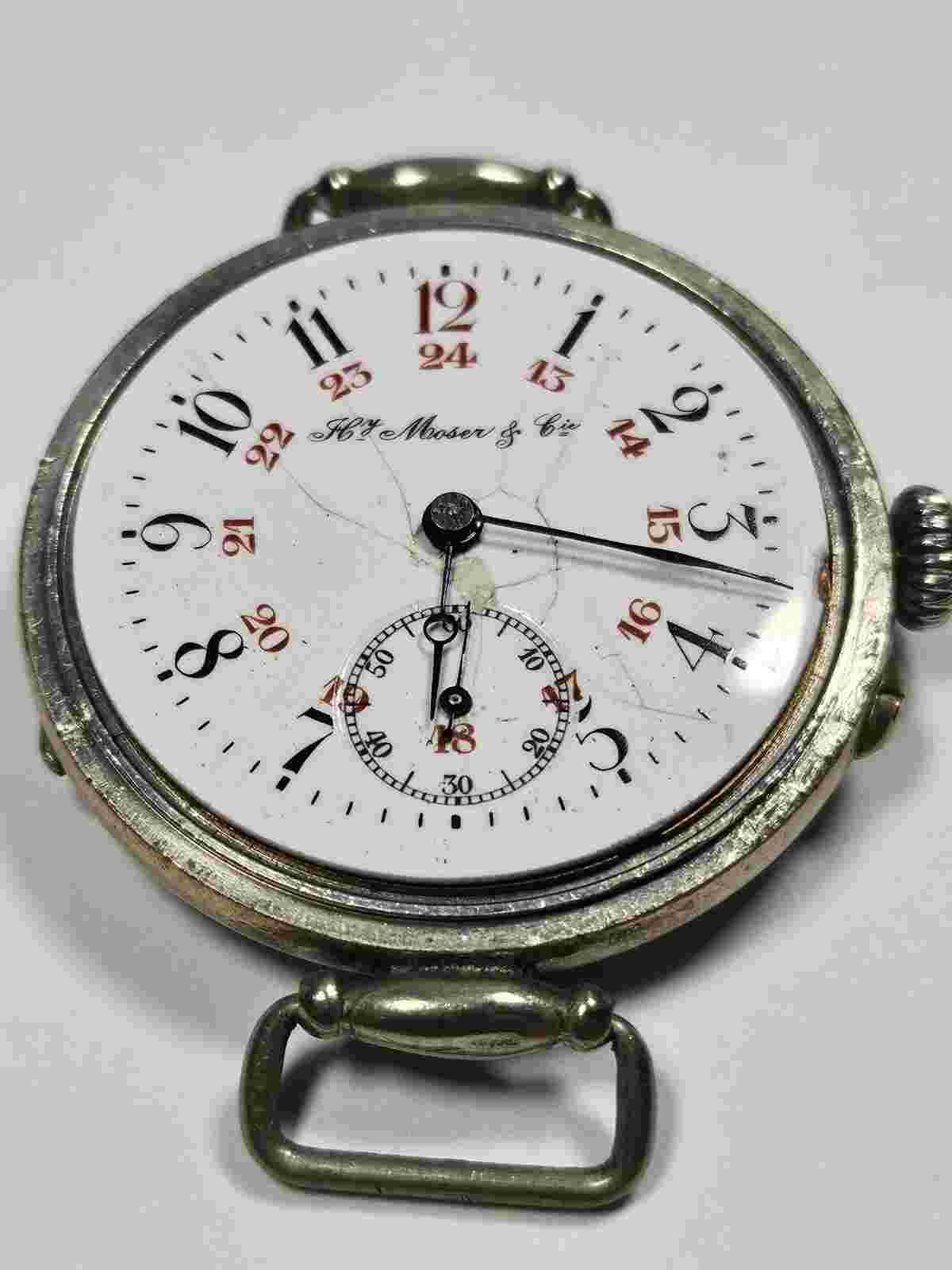 H. Moser Et Cie Red 12 Trench Style Wristwatch, Mechanical, Running