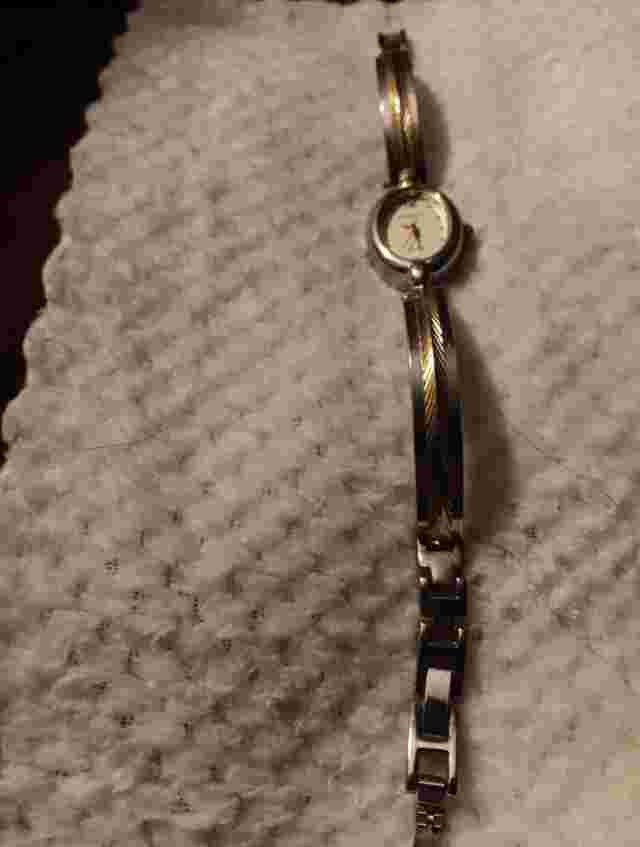 Vintage women's LA Express Quartz watch  Untested..needs Battery