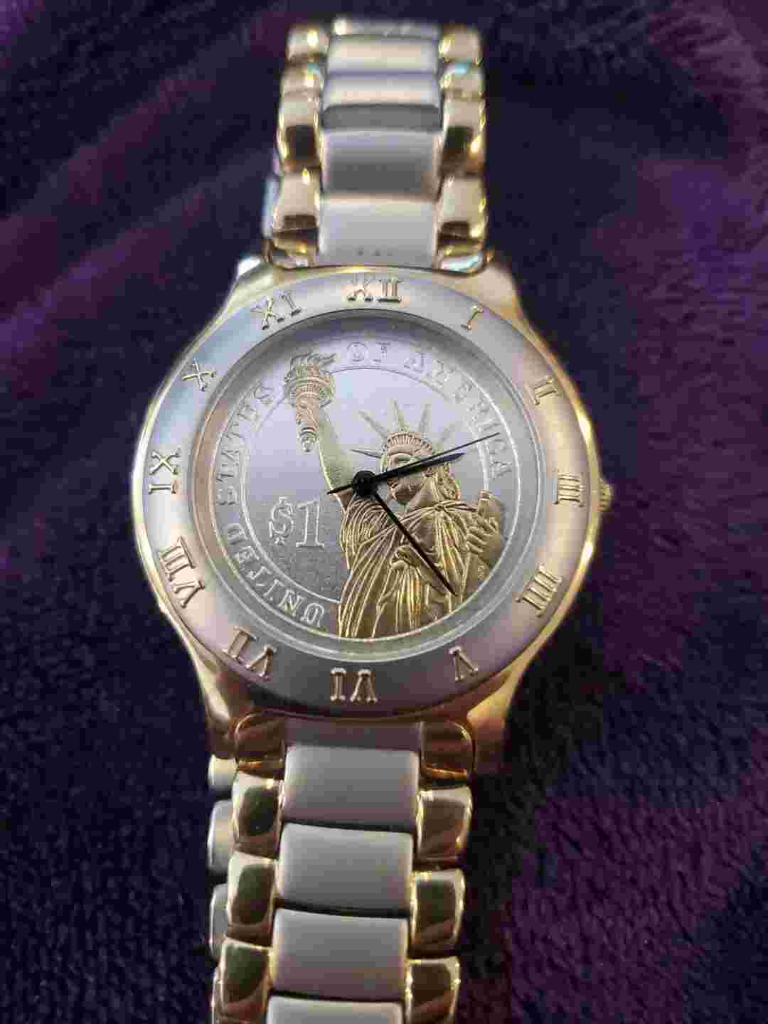 Coin Watch One Dollar Danbury Mint. Working Great With New Battery.