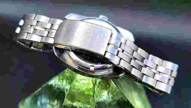 Vintage HELBROS 1960's Retro Manual Wind Day/Date Men's Watch W/ Superb Design !