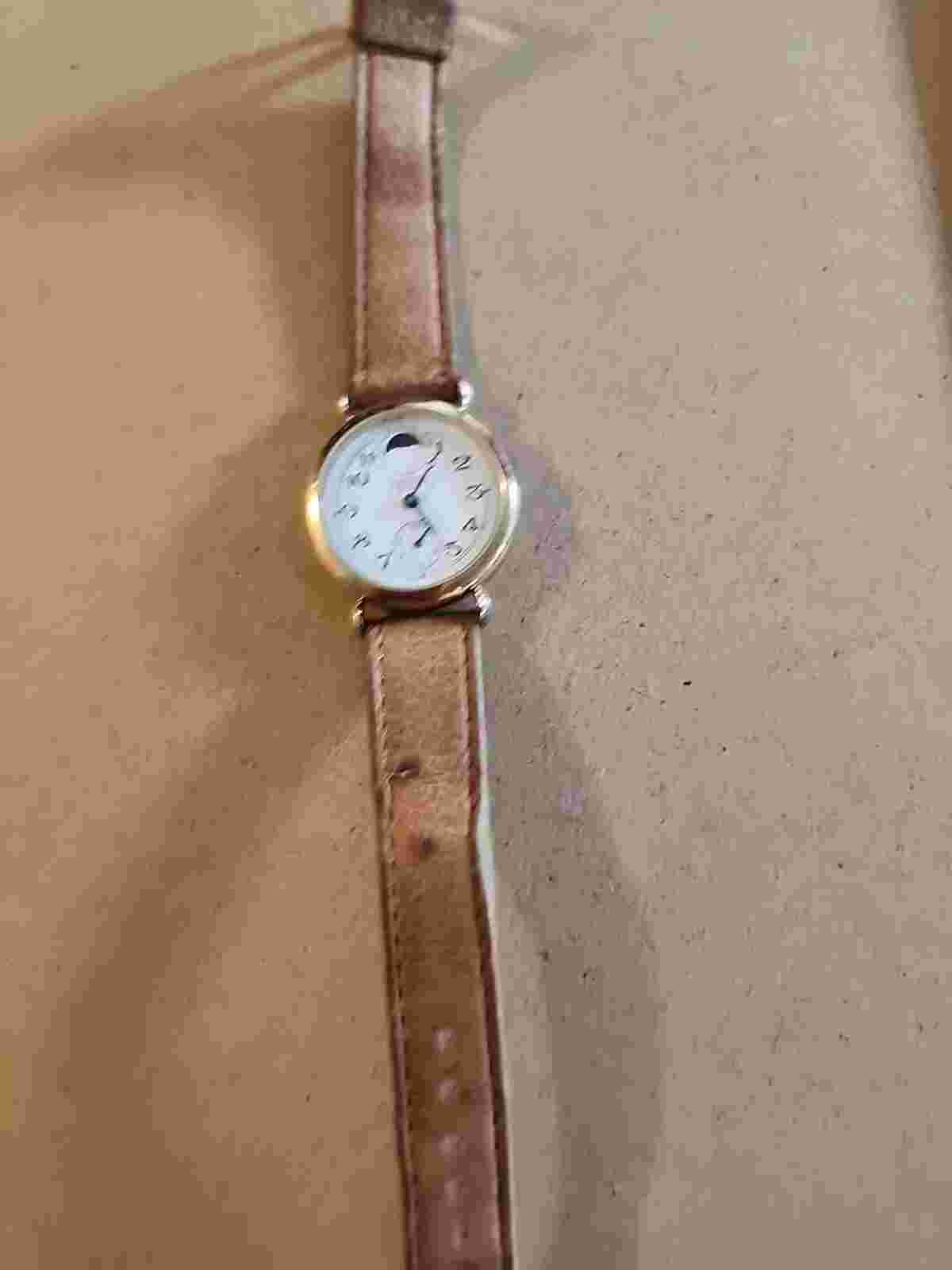 Elegant Moon PHASE Quartz Womens Gold Leather Dress Watch Access Quartz Seconds