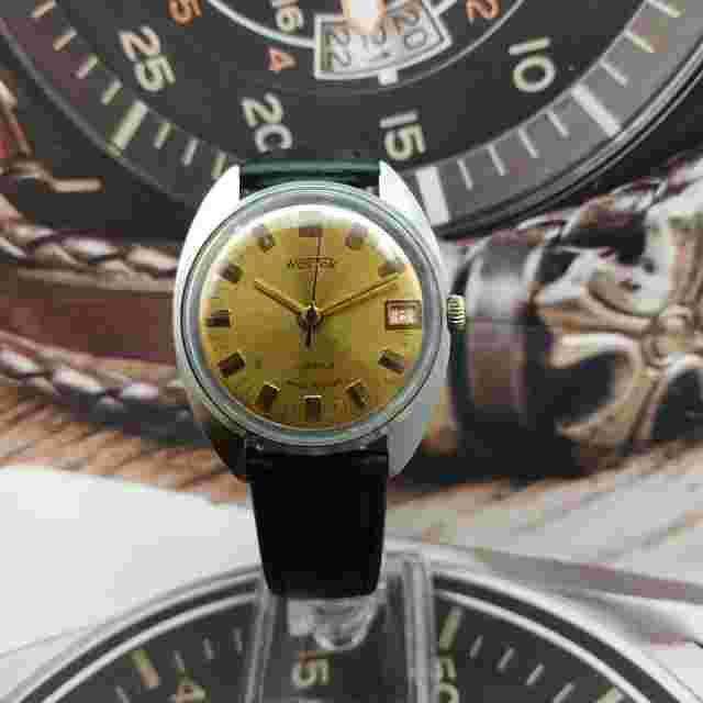 Watch Vintage Men's Wostok USSR Mechanical 2414 SERVICED Vostok Retro Soviet ☭