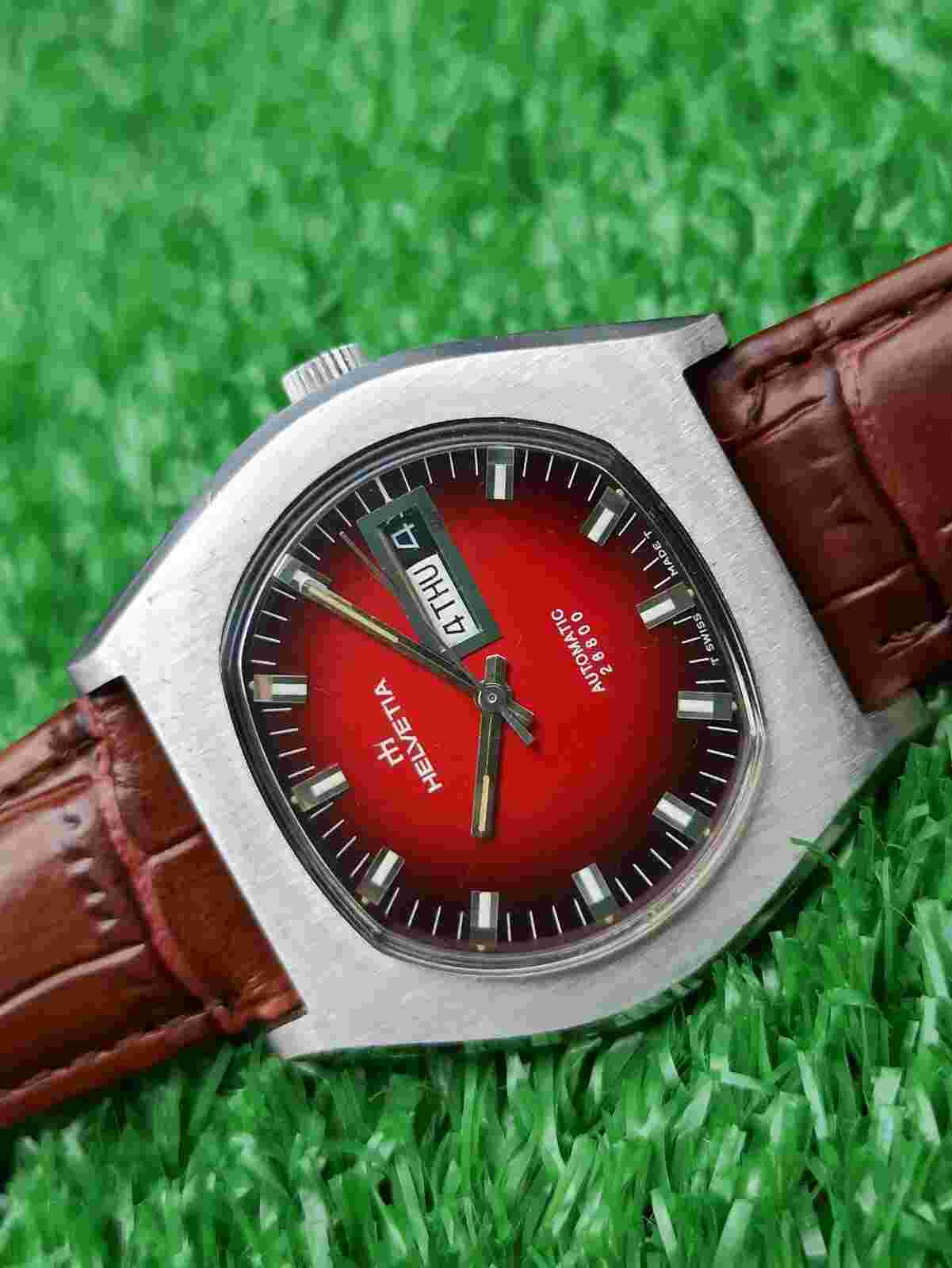 GENUINE ANTIQUE HELVETIA AUTOMATIC 28800 WATCH RARE SWISS 60s RARE RED DIAL NOS