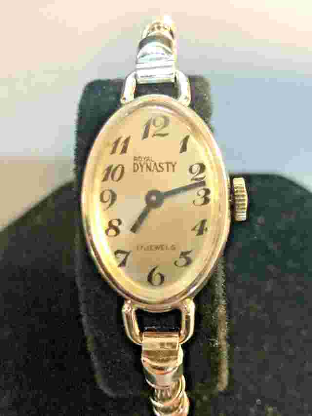 Vintage Royal Dynasty 17 jewels Women's Watch Runs Great