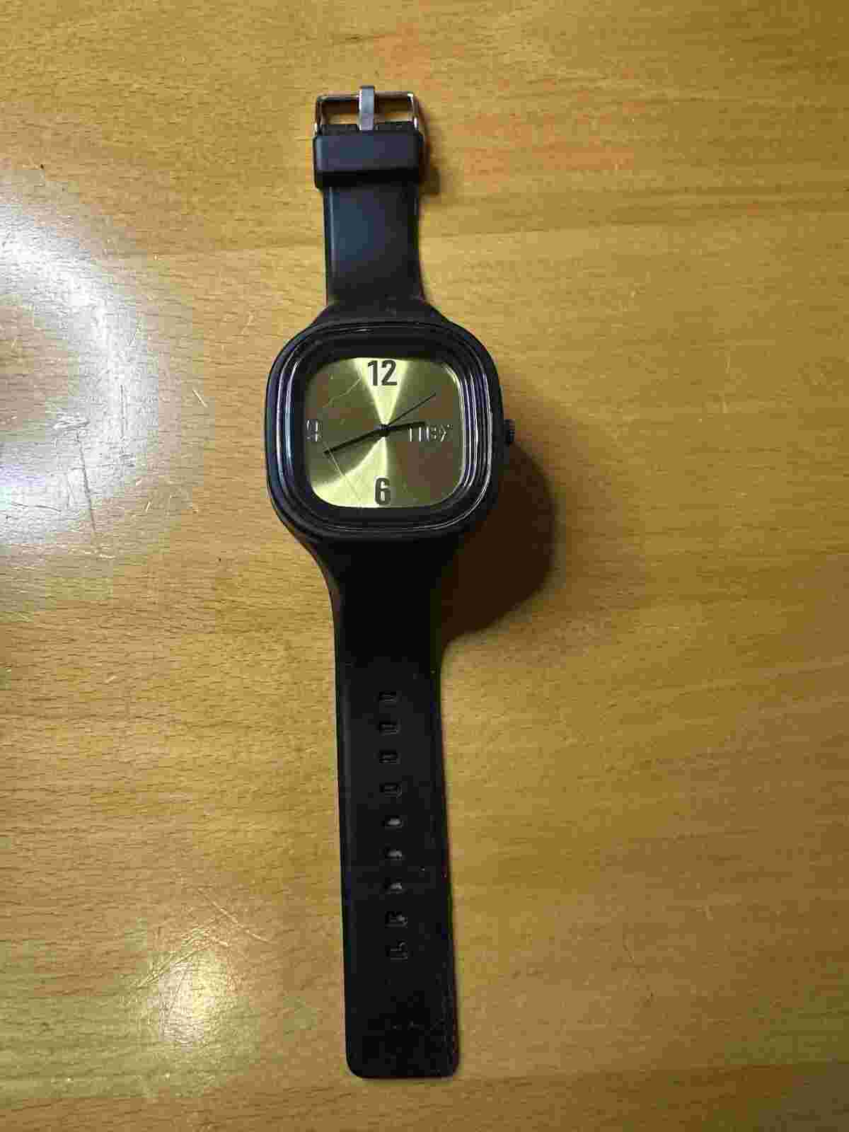 Flex Design Black Silicone Buckle Belt Gold Dial New Batt Quartz Watch