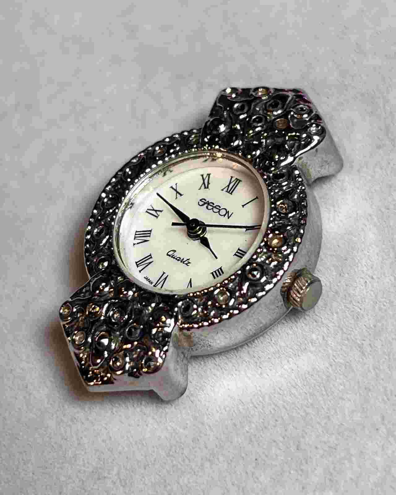 Vintage D&L Sasson Women's Ladies Silver Tone 22mm Round Quartz Wrist Watch V377