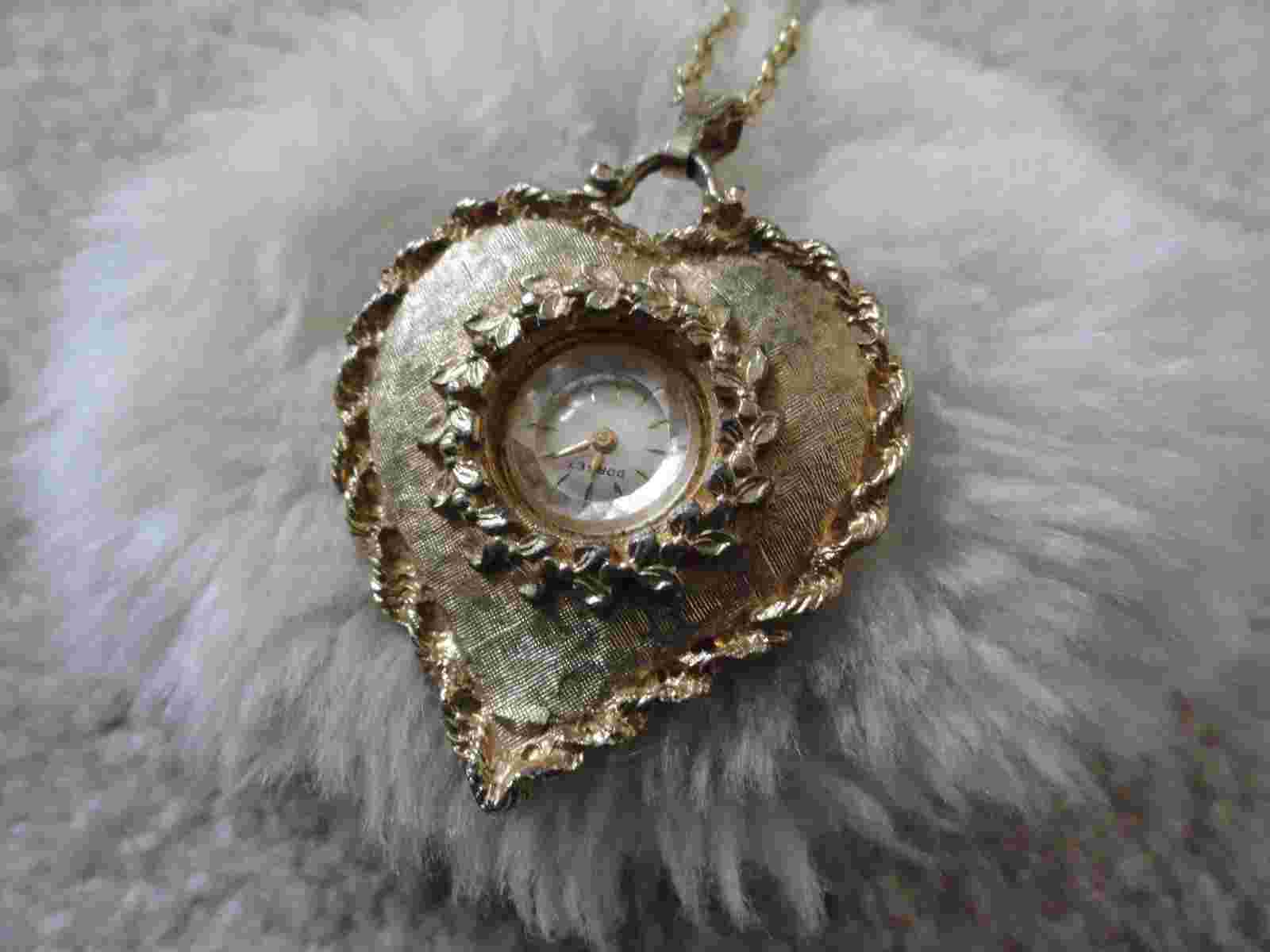 Vintage Dorset Wind Up Necklace Pendant Watch