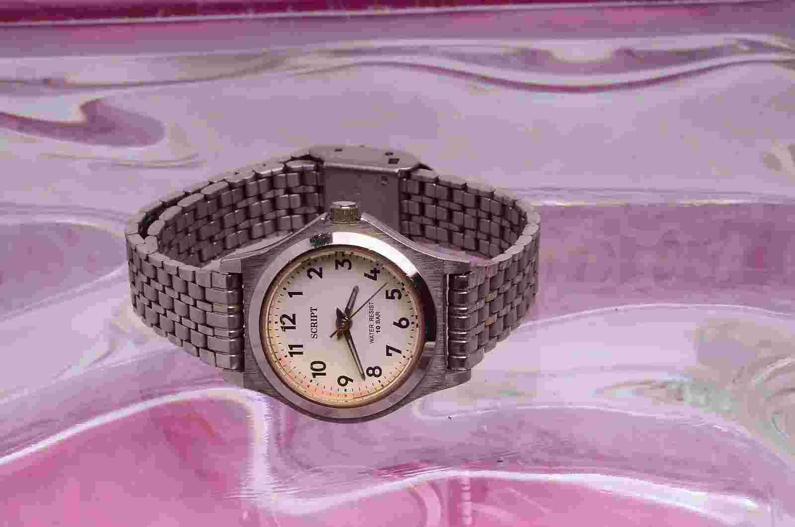 J. AXIS SCRIPT STYLISH WATER RESISTANT 10 BAR WRISTWATCH  0436