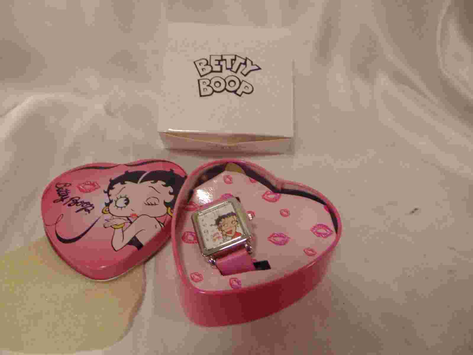 NIB 2005 Betty Boop Watch with Heart Shaped Metal Tin
