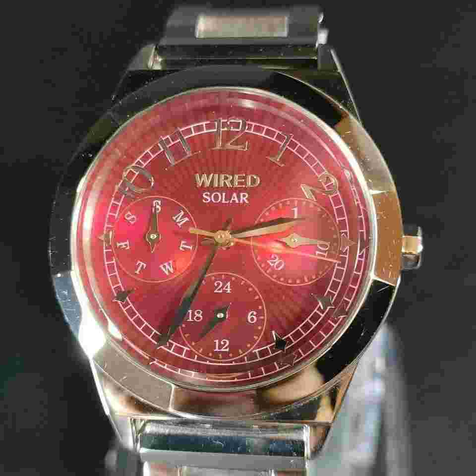 Seiko Wired Red Silver Gold Solar