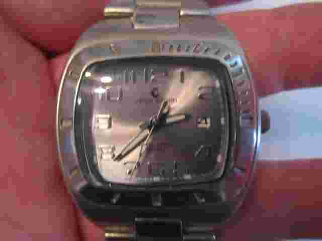 VINTAGE JB CHAMPION WATCH - DAY - QUARTZ MOVEMENT - JB CHAMPION BRACELET - BBK