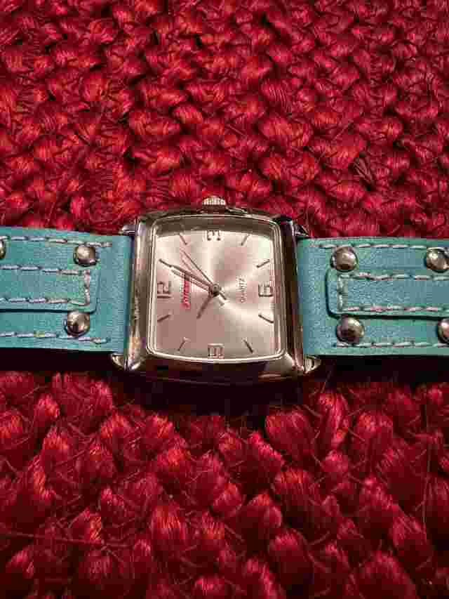Dickies ladies wristwatch with aqua leather band