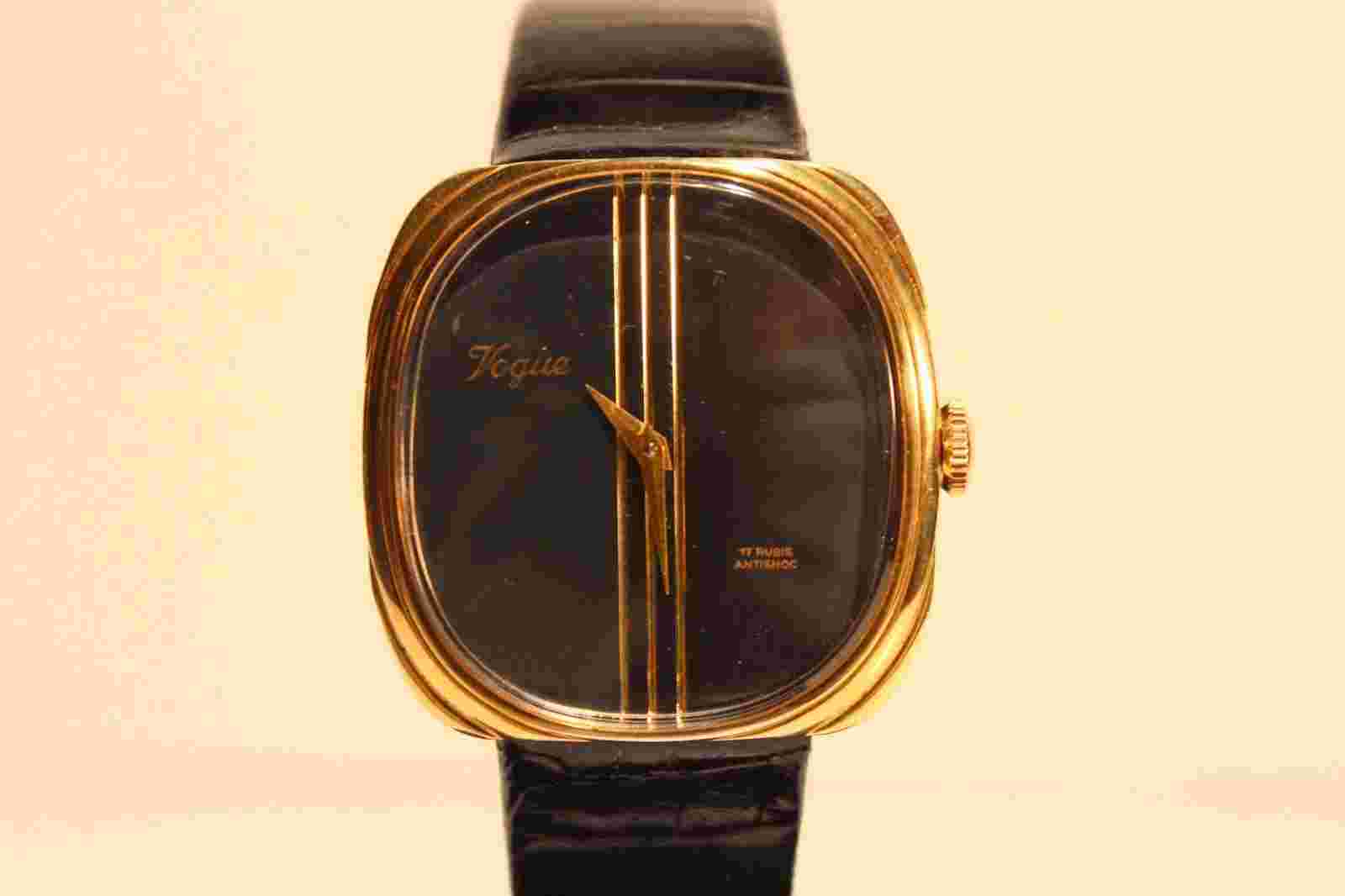 VINTAGE SWISS BEAUTIFUL GENUINE LADIES GOLD PLATED MECHANICAL WATCH "VOGUE" 17J.