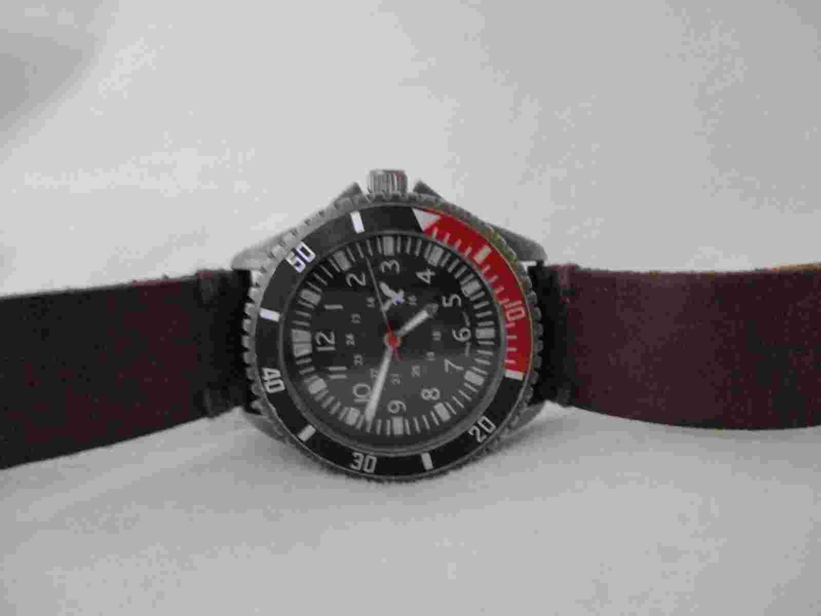 American Eagle Outfitters Analog Wristwatch with a Buckle Band