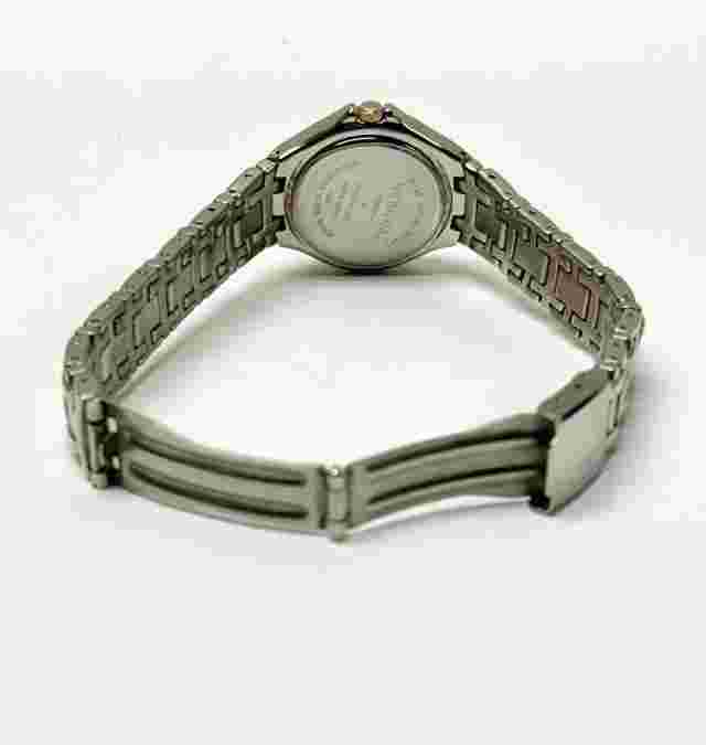 Womens MERONA Watch Silver Tone with Gold Tone Face NEW BATTERY