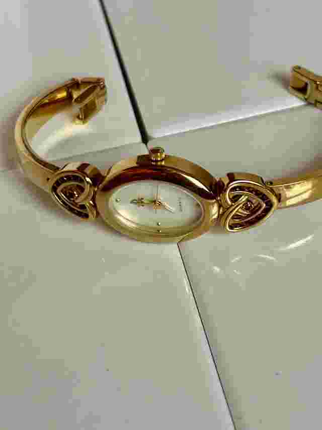 Danbury Mint Gold Toned Women's Analog Heart Detail Watch As Is