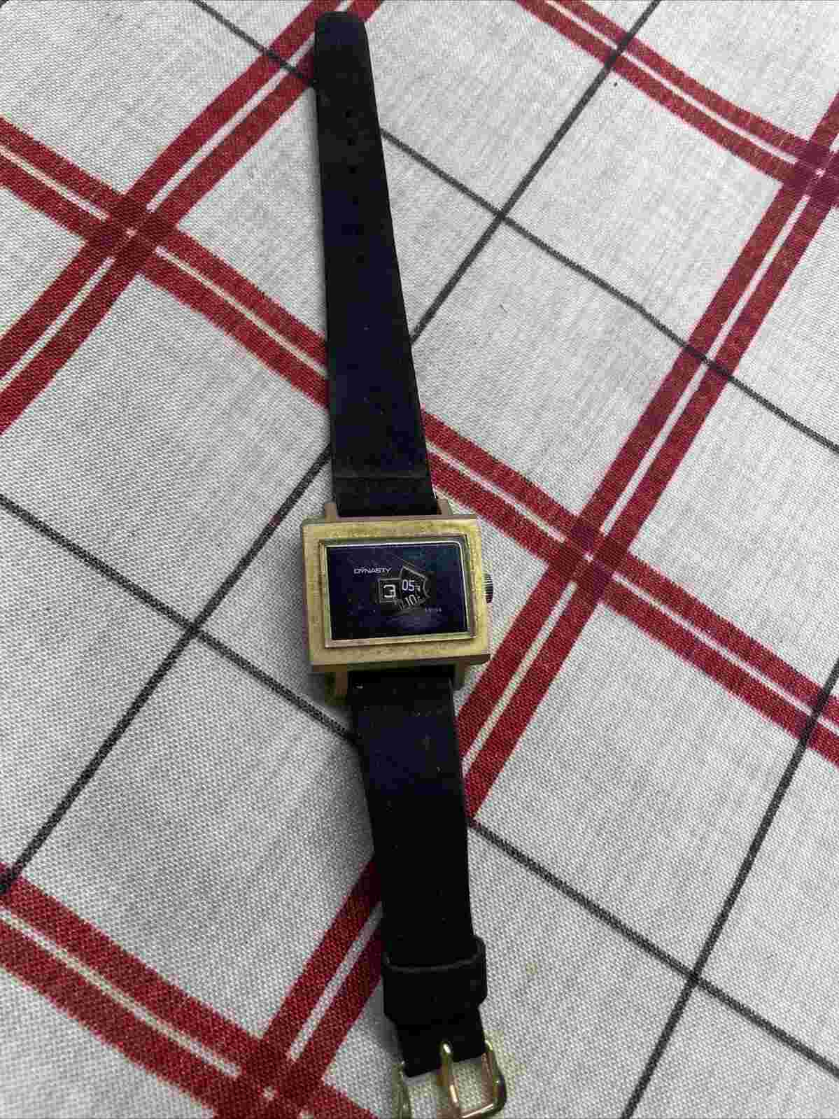 VINTAGE SWISS MADE DYNASTY JUMP HOUR RETRO COOL STYLE WATCH !!