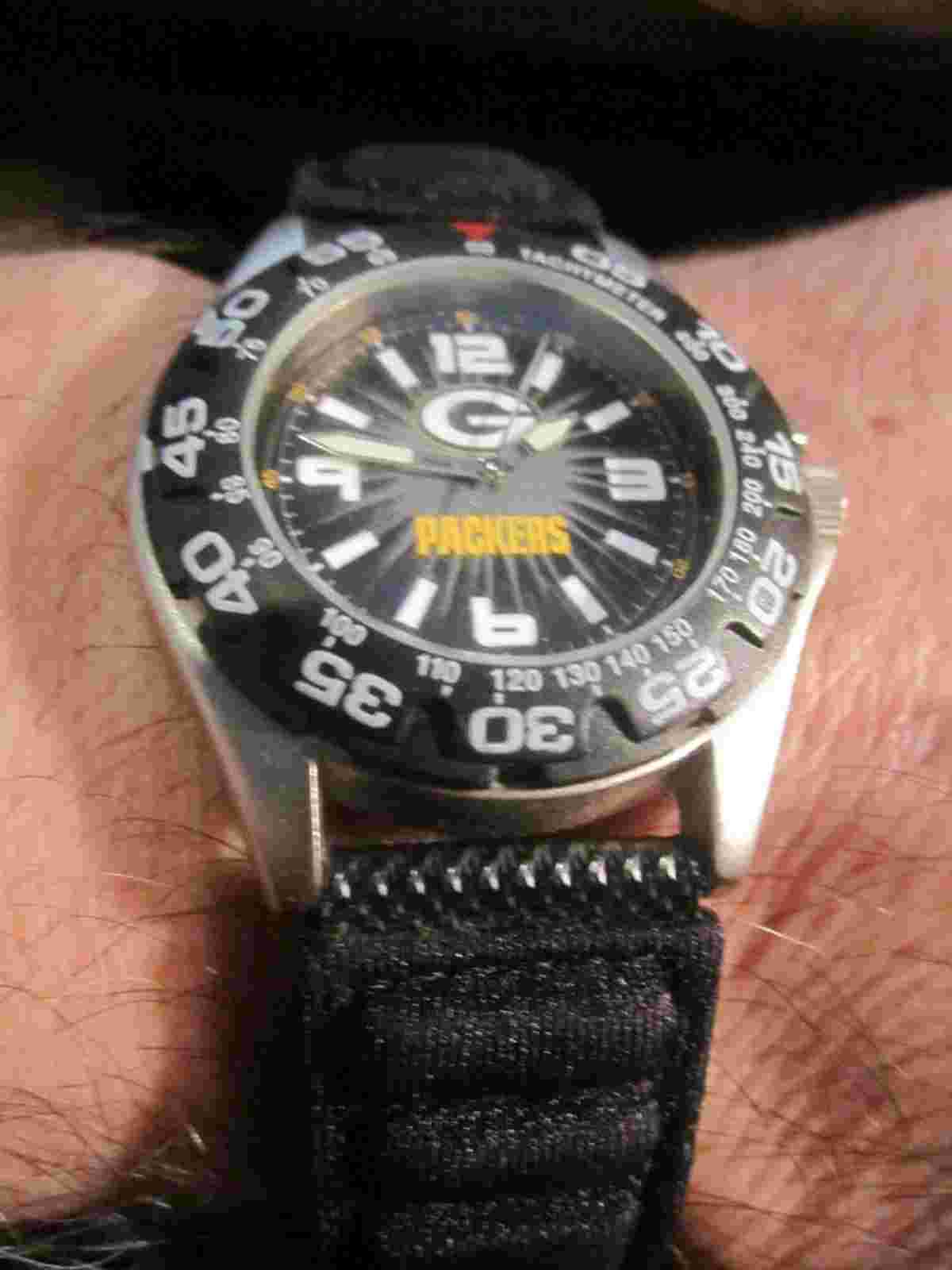 NFL GREENBAY PACKERS WATCH FITS UP TO 9" WRIST  - BBA-33G