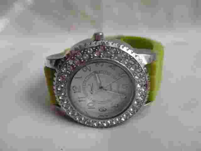 Kim Rogers Analog Wristwatch with a Buckle Band and Quartz Movement