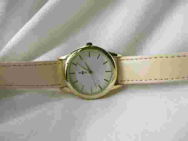 BB Watch Gold Toned White Round Face Cream Buckle Band Elegant WORKING!