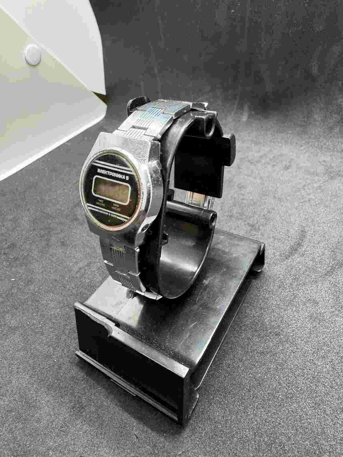 watch Electronika Women's USSR  Soviet Quartz Electronica watch Rare Vintage