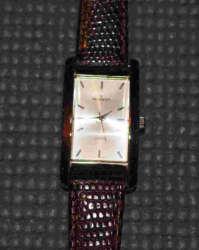 PEUGOT 295 Women's Wristwatch Genuine Lizard Band 25mm Case New battery