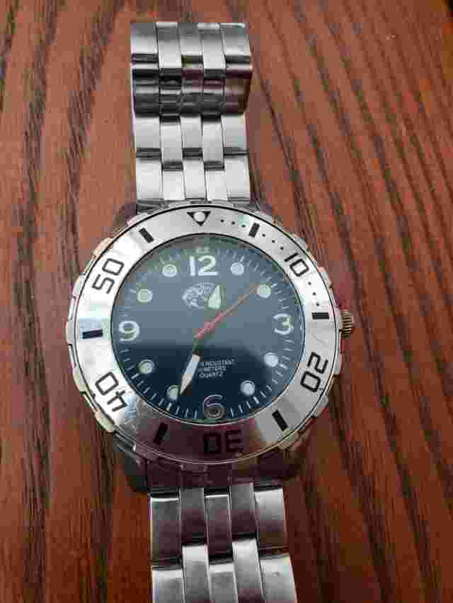 BASS PRO SHOPS Men's Wrist Watch,  stainless steel band 30WR with new battery