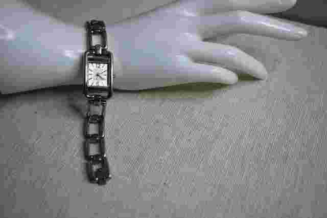 Nine West Silvertone Link Womens Watch Works Great
