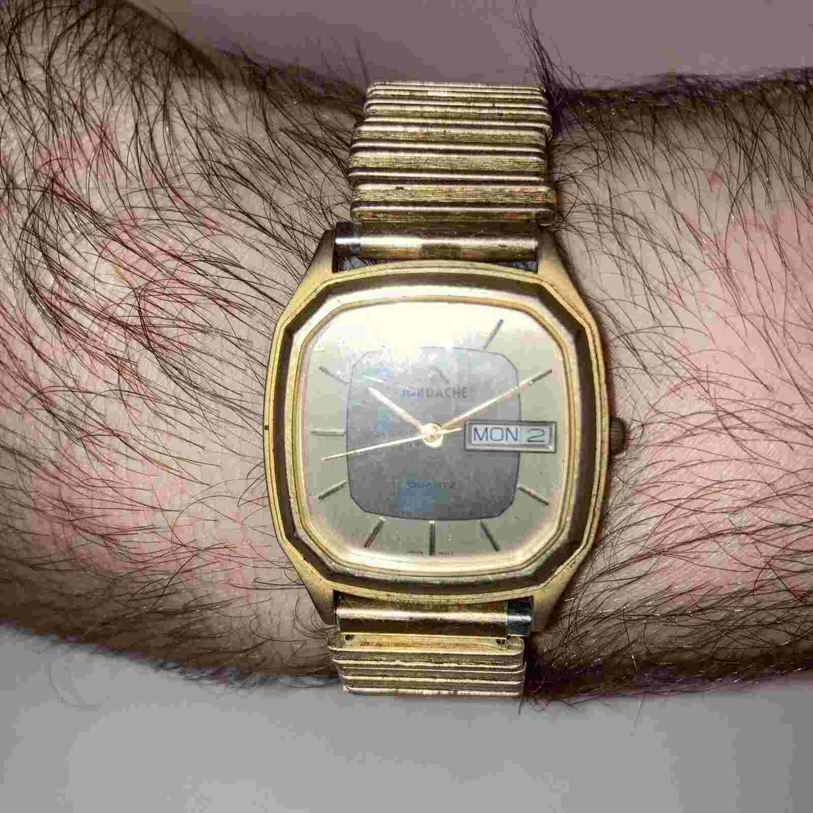 VTG Jordache Men Analog Quartz Expansion band Gold Tone Watch