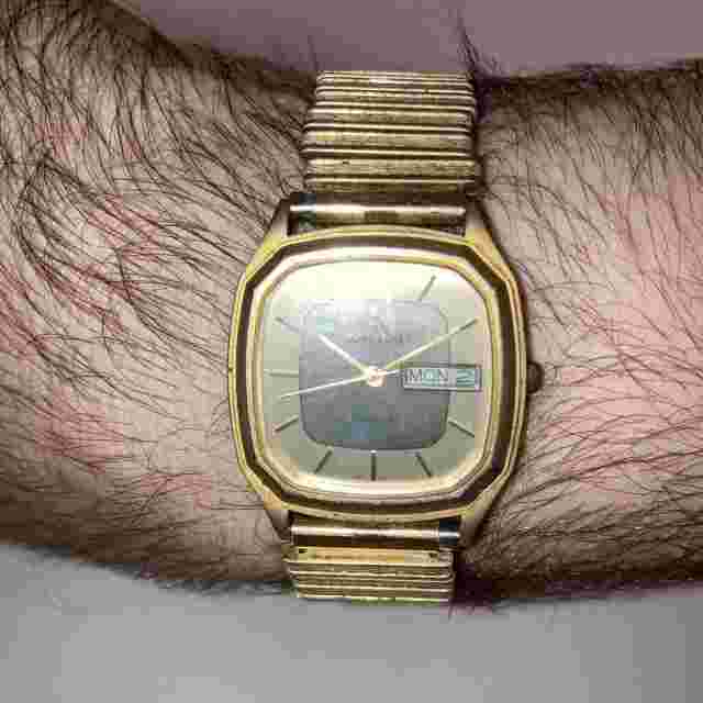 VTG Jordache Men Analog Quartz Expansion band Gold Tone Watch