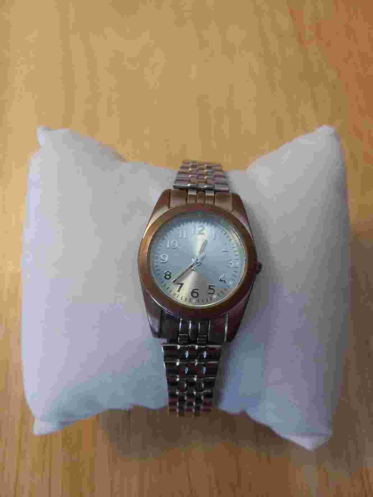 FMDWS166 Women's Quartz Wristwatch Silver Tone Expandable Band Pre Owned