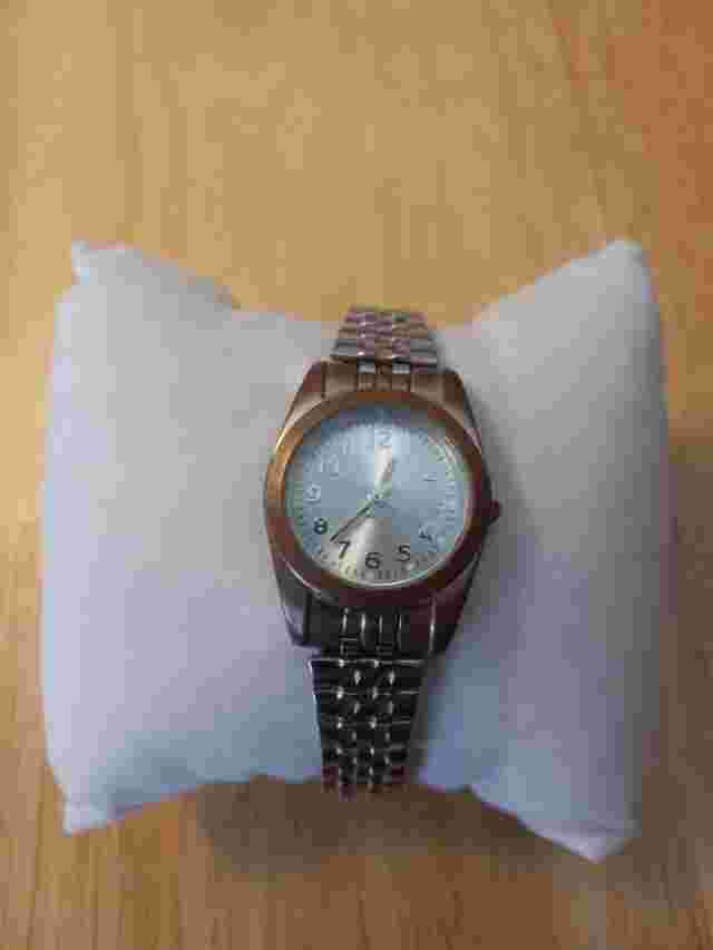 FMDWS166 Women's Quartz Wristwatch Silver Tone Expandable Band Pre Owned
