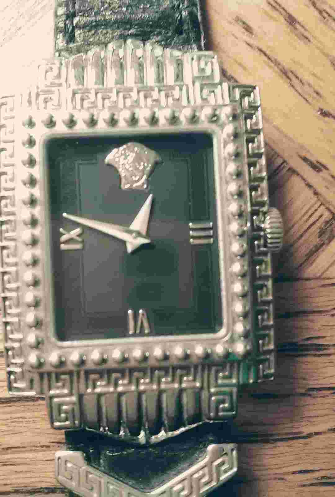 GIANNI VERSACE SIGNATURE GOLD PLAQUE QUARTZ LADIES WATCH, 294