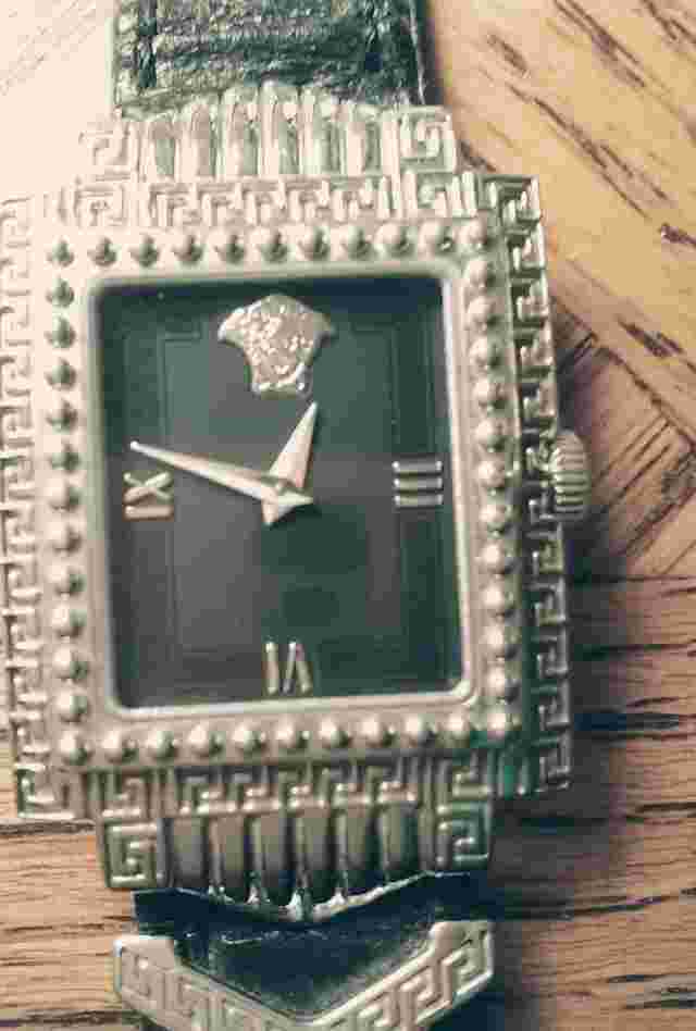 GIANNI VERSACE SIGNATURE GOLD PLAQUE QUARTZ LADIES WATCH, 294