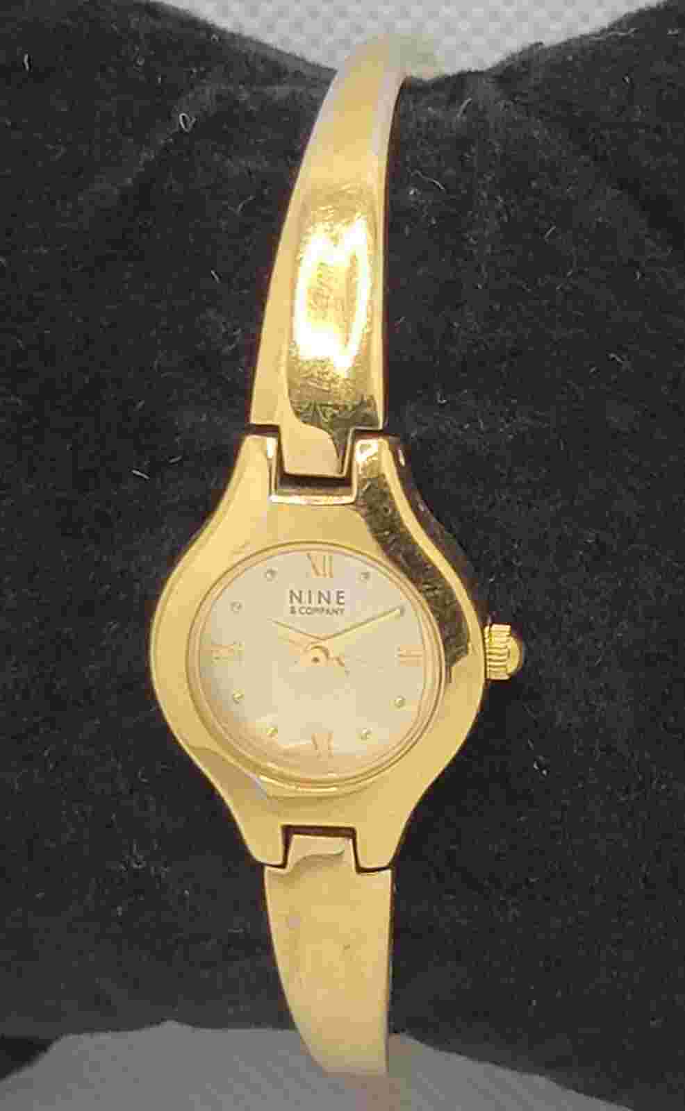 Ladies NINE & Company Classic Round Gold Tone Bangle Link Bracelet Watch K1