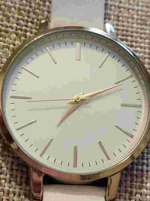 Ladies H&M Minimalistic Round Gold Tone WhiteFaux Leather Analog Watch H7