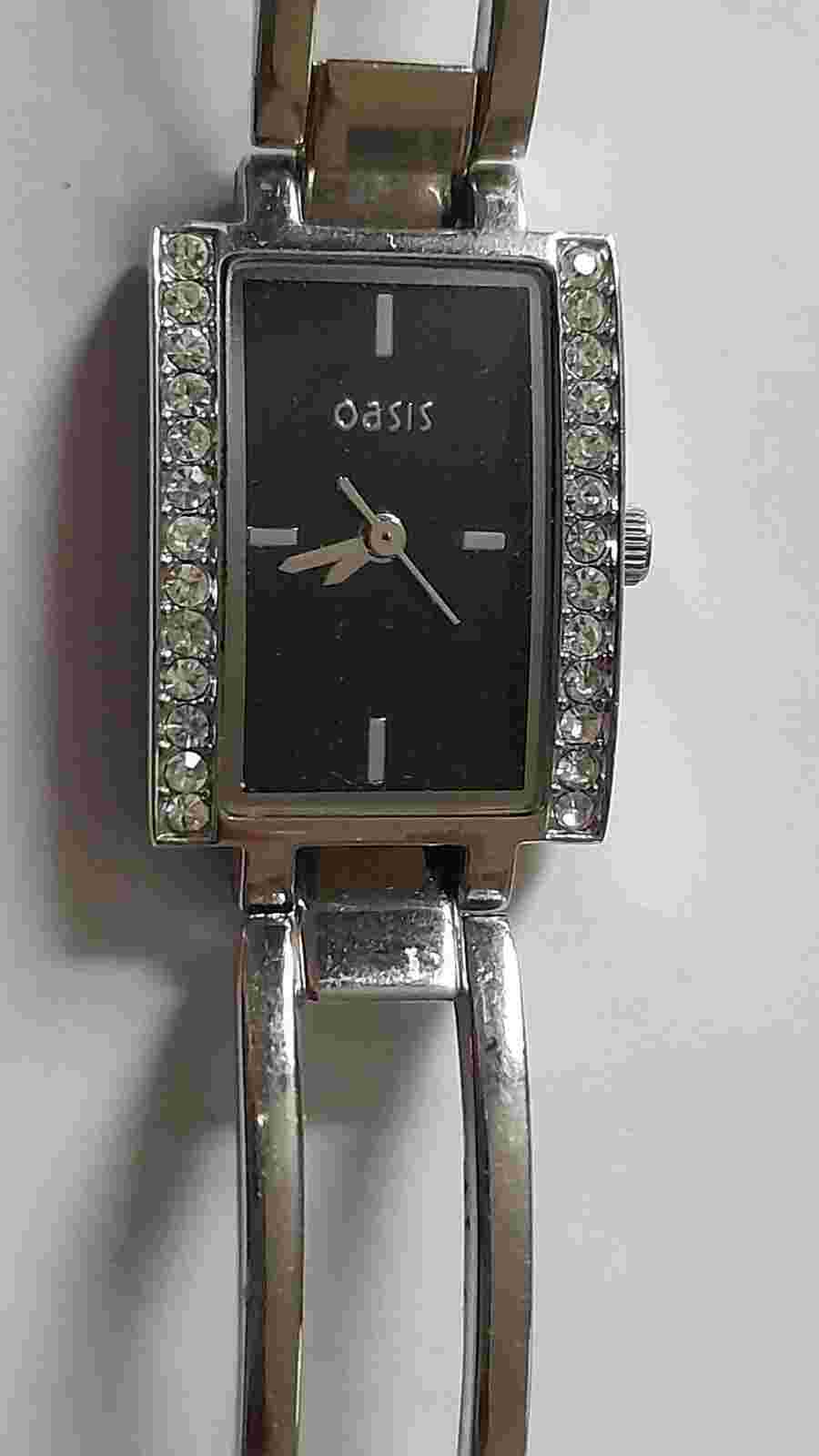 OASIS Ladies Watch Silver Tone With Diamante,new battery fitted working order