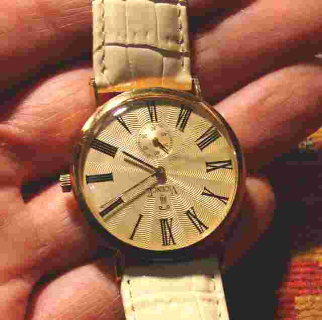 RARE LOVELY  VICENCE MODEL WATCH ! 14K SLID GOLD LARGE TYPE !  NEW CONDITION !!!