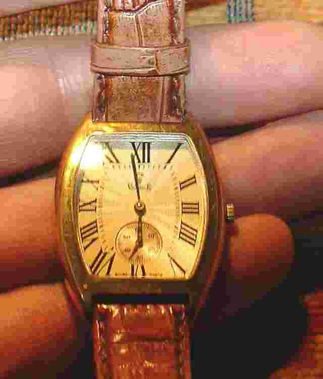 RARE LOVELY  VICENCE MODEL WATCH ! 14K SOLID GOLD LARGE TYPE !  NEW CONDITION !