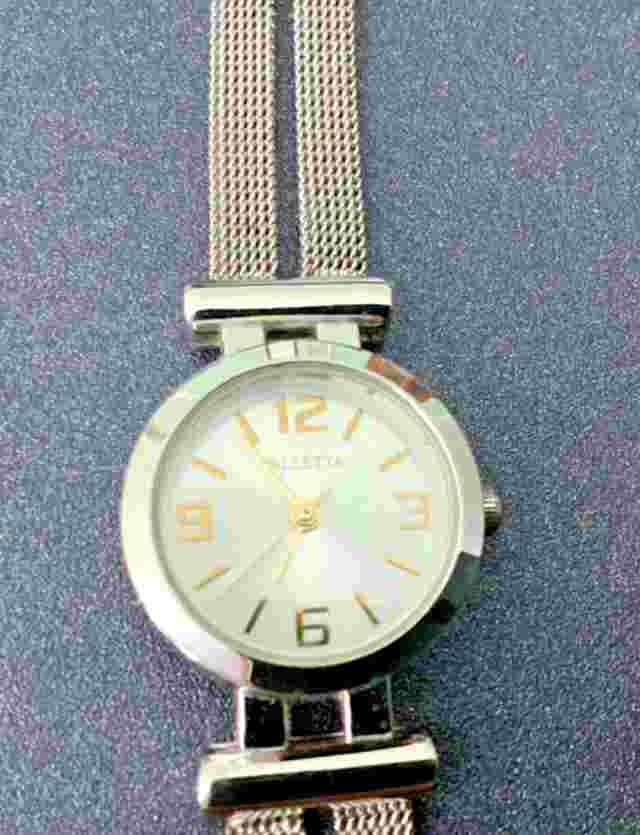 VALLETTA LADIES WATCH New Battery  7 1/2” wrist, silver bezel