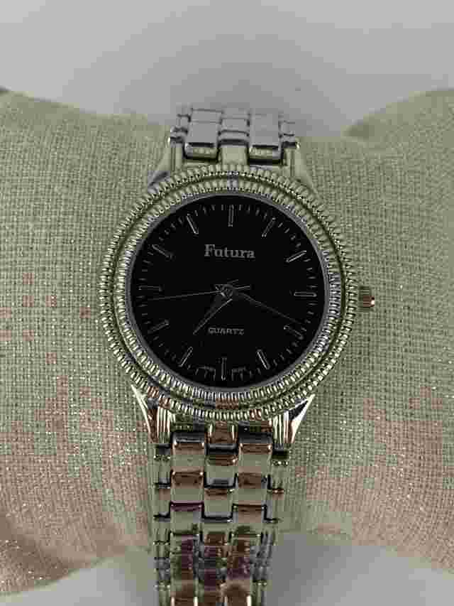 Futura Quartz Watch Japan Movement Round Silver Tone New Battery