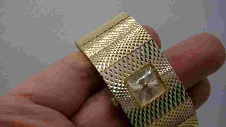 VINTAGE MEDANA LEVER SWISS MADE 17 JEWELS GOLD TONE CARINA DESIGN LADIES WATCH