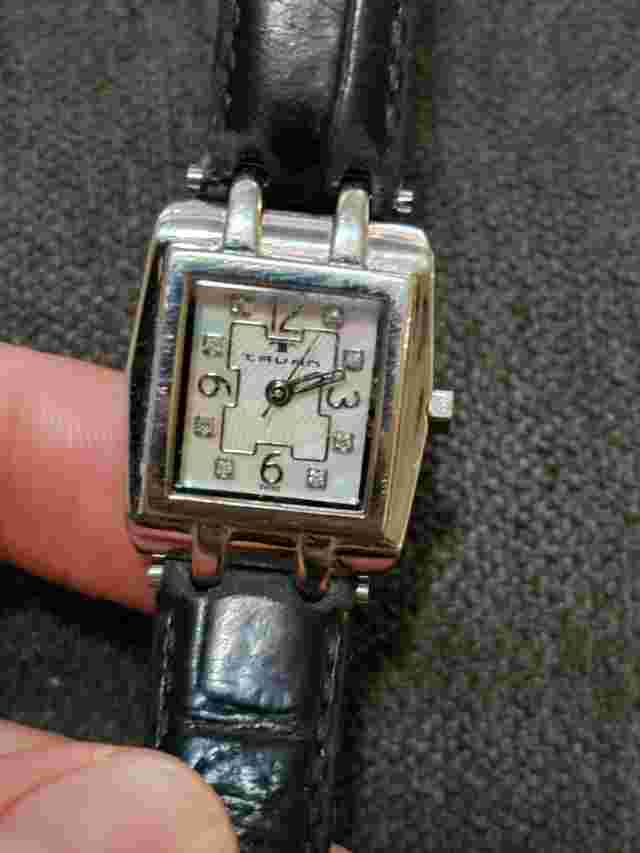 Tavan Swiss Quartz Ladies watch silver Tone watch. t381